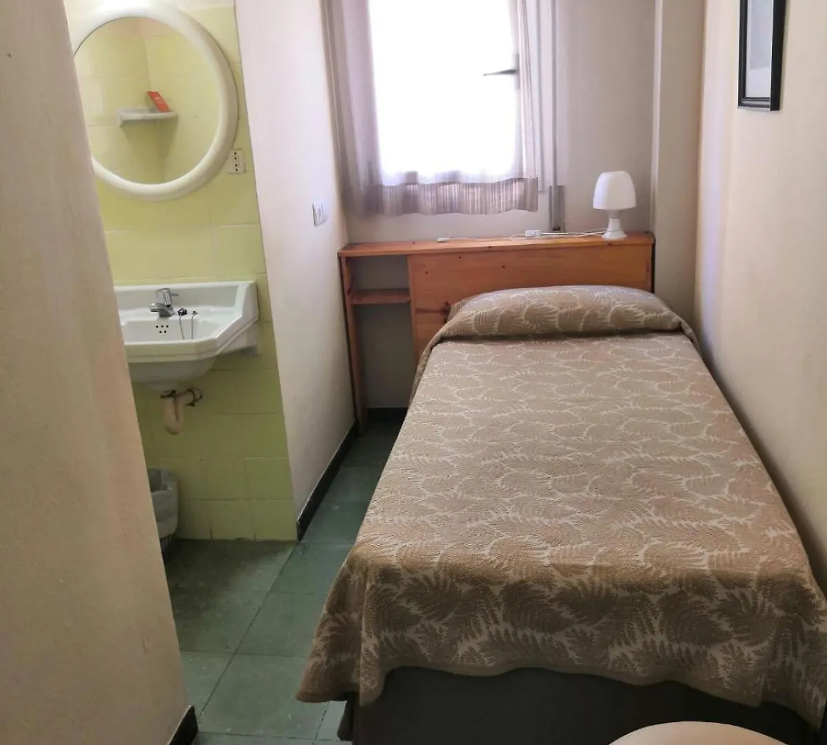 Hostal Torre Mar Salou 3*,  Spain